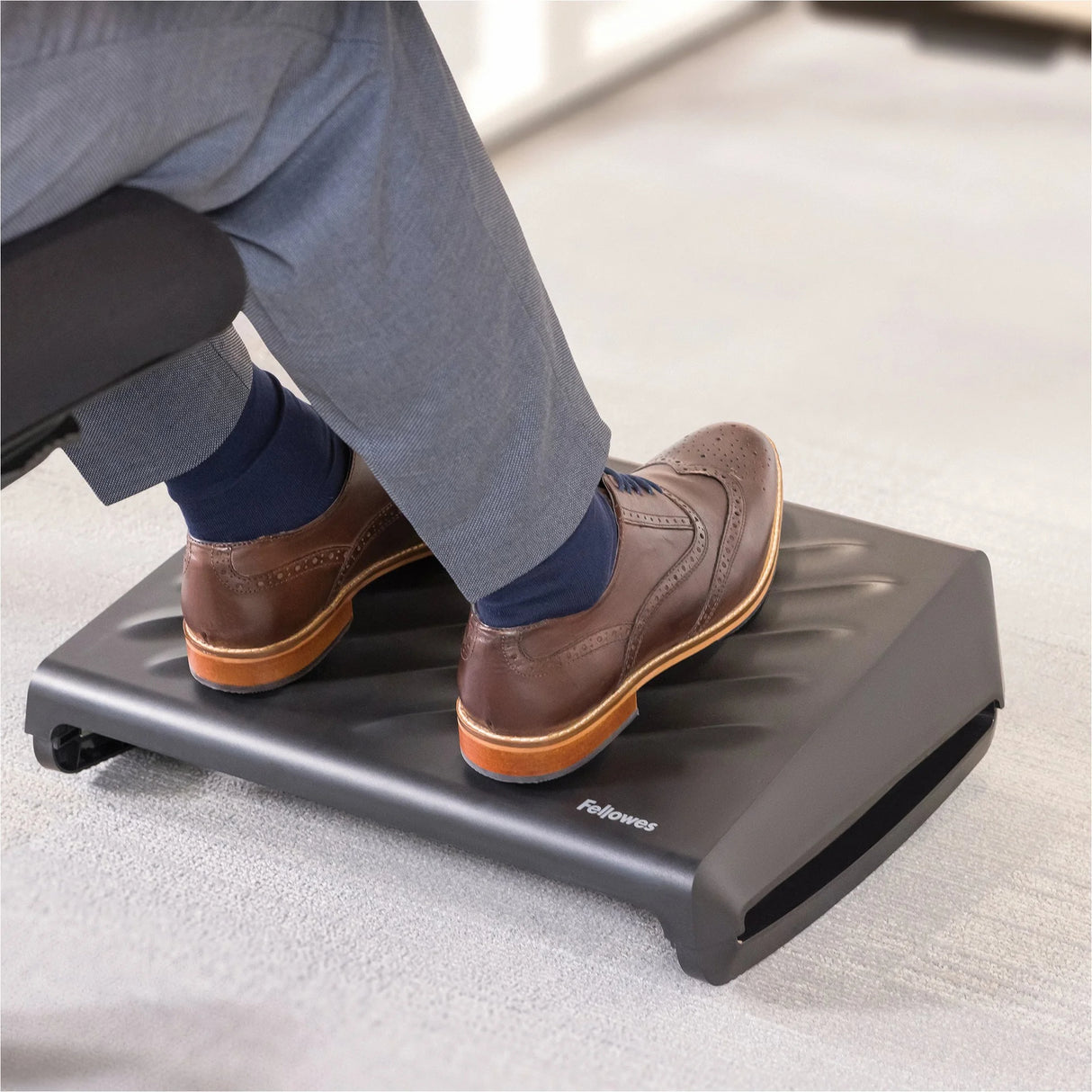 Fellowes Breyta Foot Rest - Black - 100098566