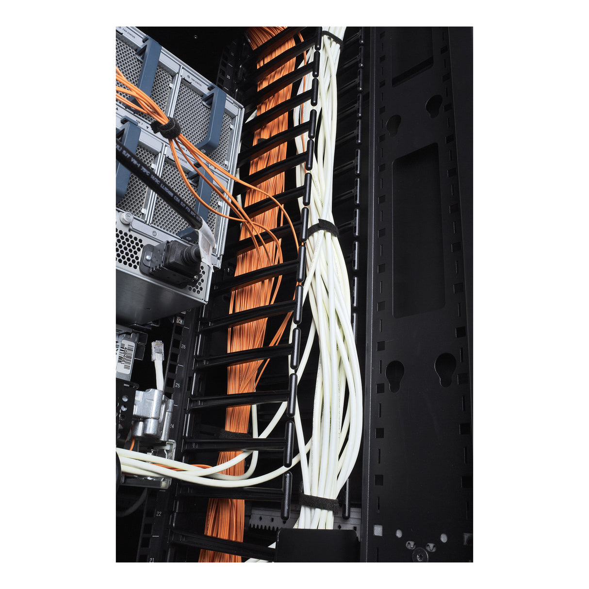 APC NetShelter Cable Manager, for 42U- 750W NetShelter SX, Vertical, 1778H x 97W x 160D mm - AR7580A
