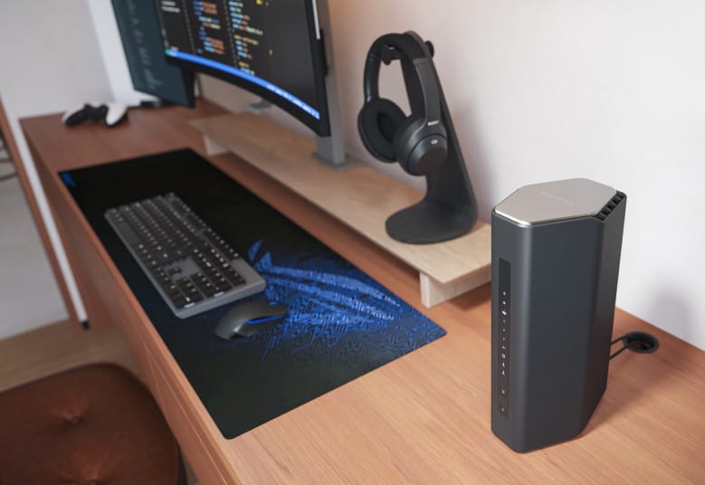 NETGEAR Bridge / Router NETGEAR Nighthawk RS500 wireless router Gigabit Ethernet Tri-band (2.4 GHz / 5 GHz / 6 GHz) Black - RS500-100NAS